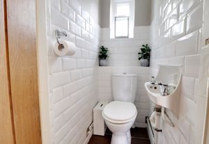 Guest WC- click for photo gallery